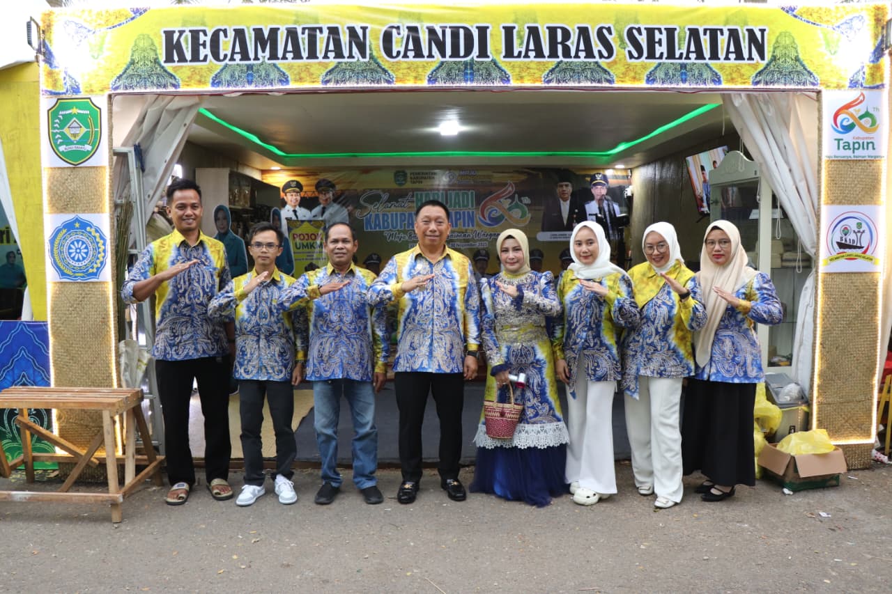 Wakil Bupati Tapin H. Juanda dan Istri Hj. Elya Hartati  Kunjungi Stand Tapin Expo 2025