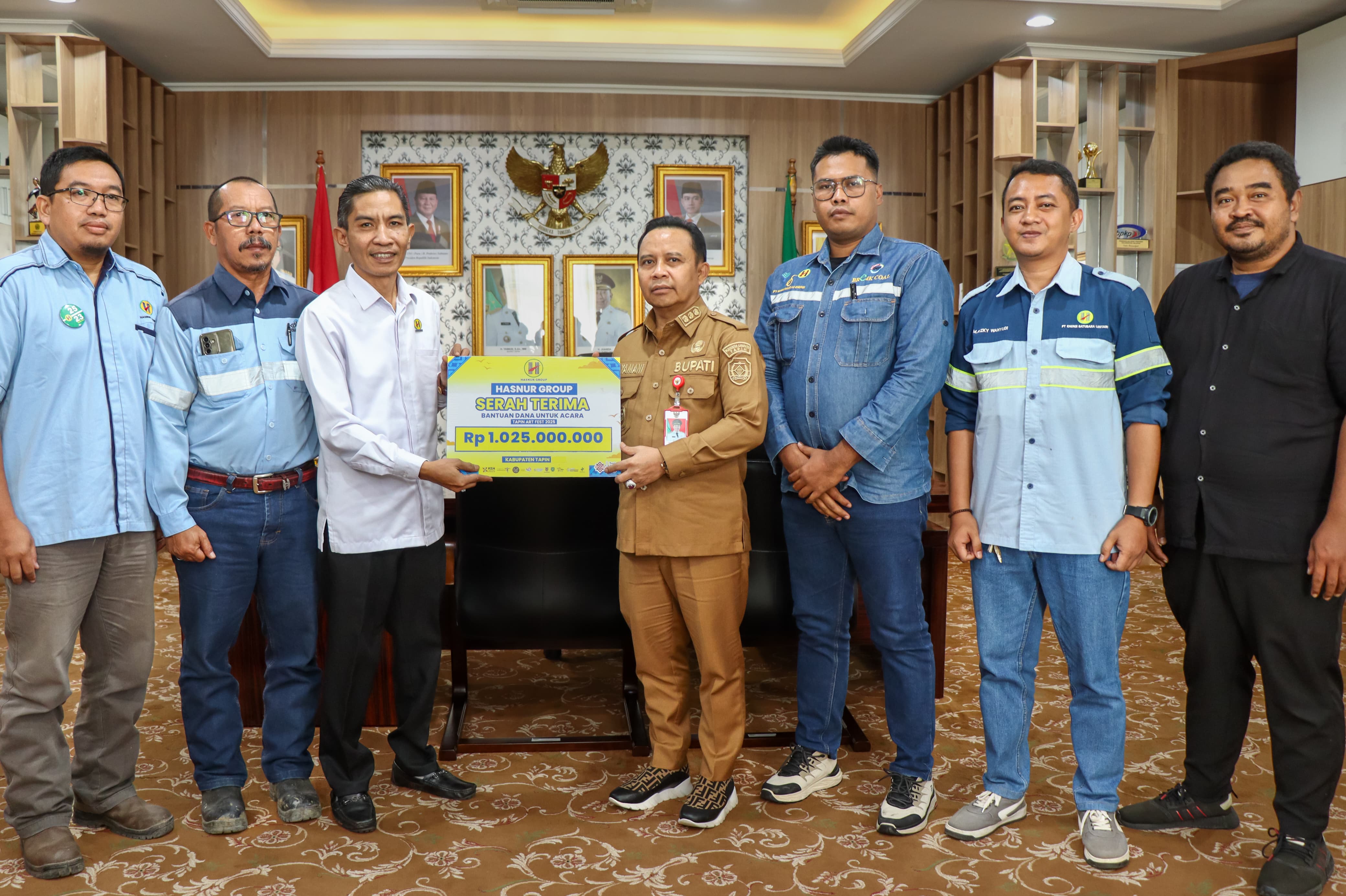 Penyerahan Bantuan Bupati Tapin dari Sponsor untuk Tapin Art Festival