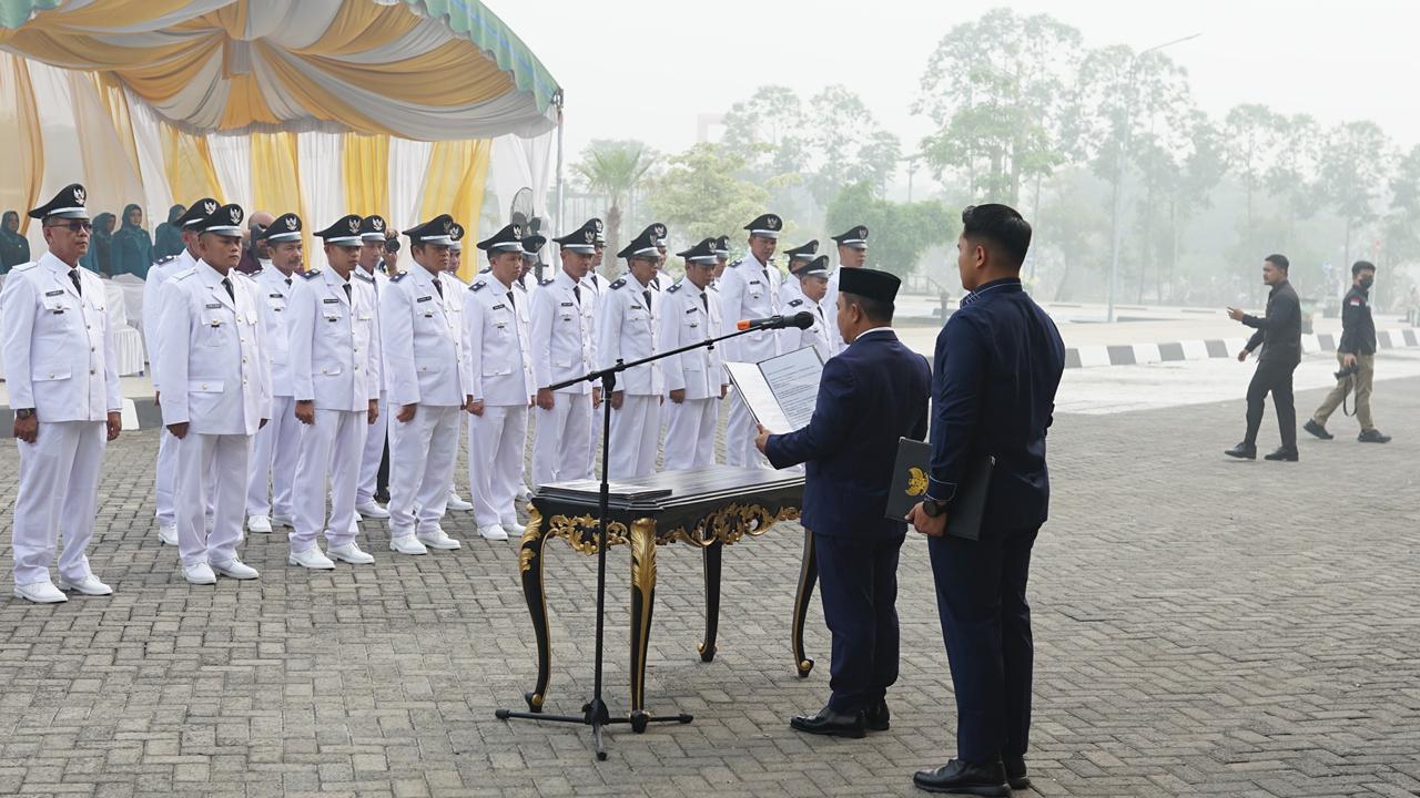 Bupati Tapin H. Yamani Lantik Kepala Desa Hasil Pemilihan dan PAW Tahun 2026