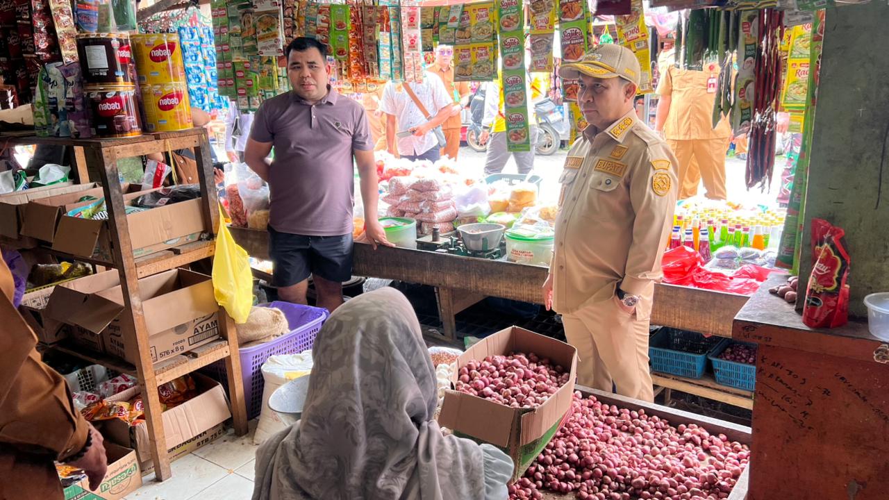 PEMANTAUAN HARGA DAN PENGAWASAN KETERSEDIAAN BAHAN POKOK DI PASAR KERATON TAPIN UTARA