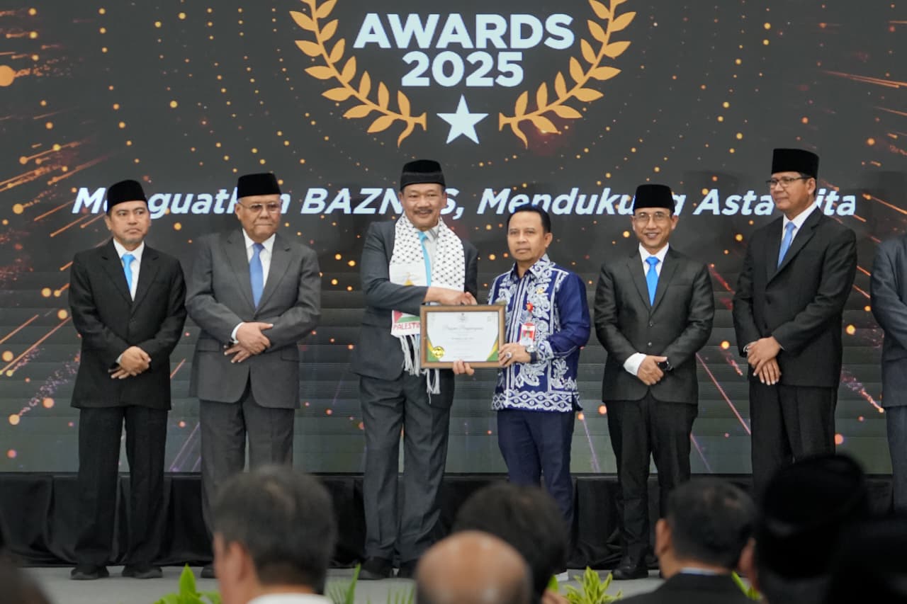 Bupati Tapin Terima Penghargaan Baznas Award