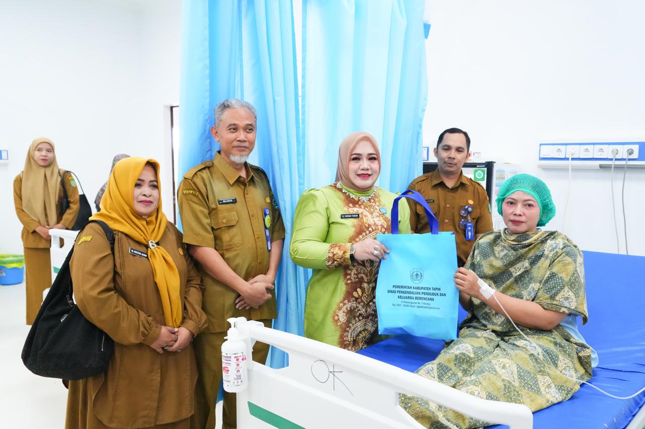 Ketua TP PKK Kabupaten Tapin Kunjungi Pelayanan KB Medis MOW di RS Datu Sanggul
